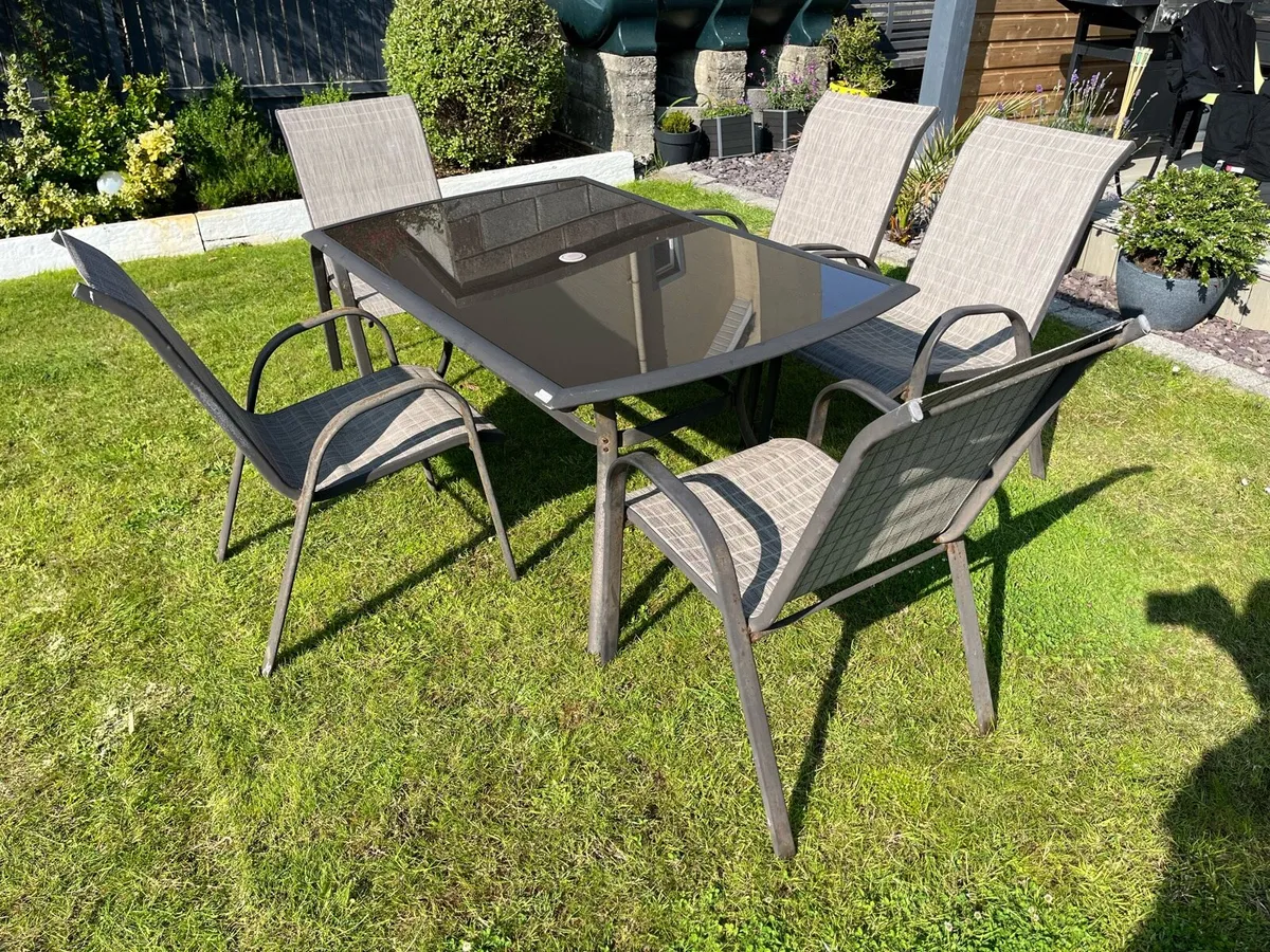 Garden table and chairs - Image 1