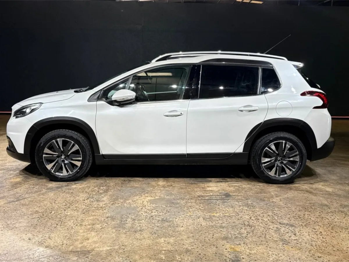 Peugeot 2008 1.2 AUTOMATIC - SUNROOF MODEL - CRUIS - Image 4