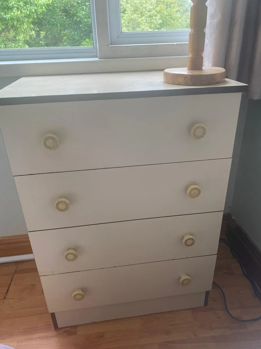 Chest of drawers - Image 1