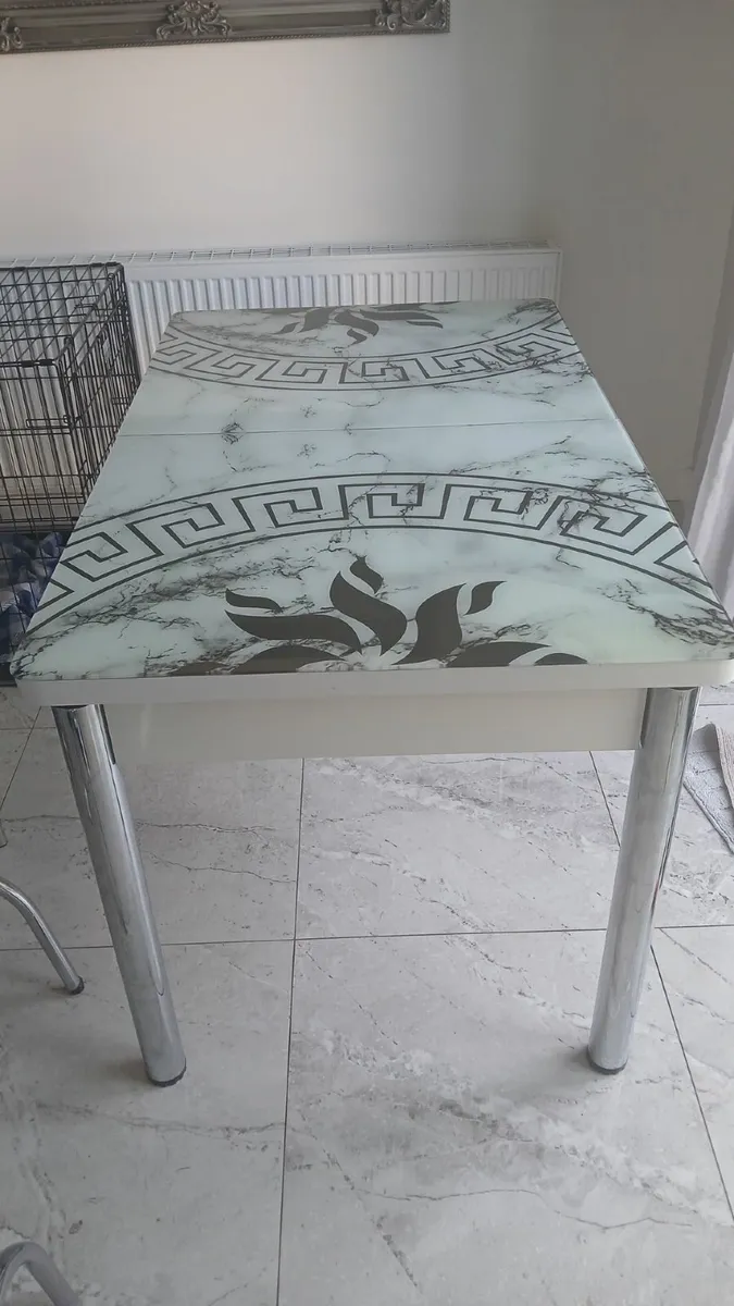 Kitchen table - Image 1
