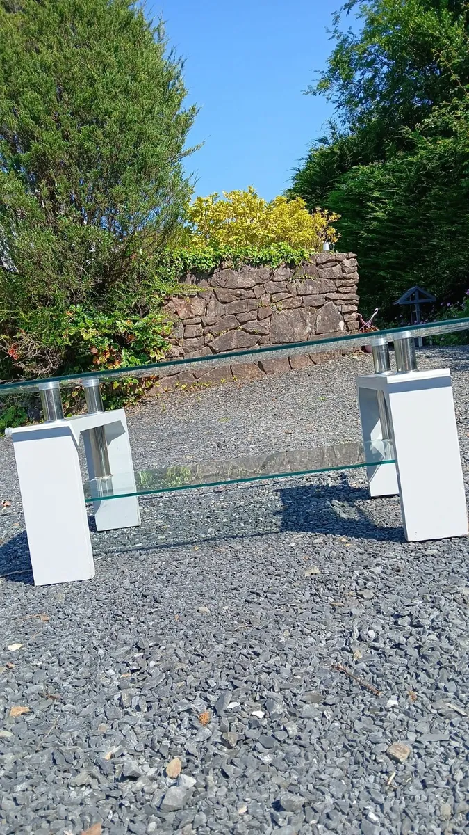 Glass coffee table - Image 1