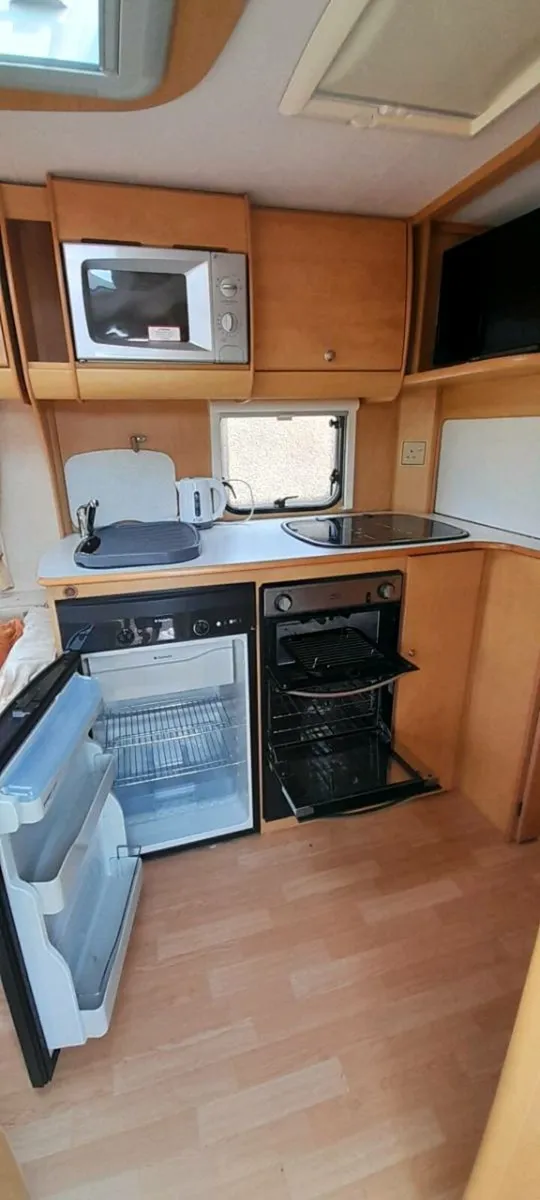 Caravan - Image 2