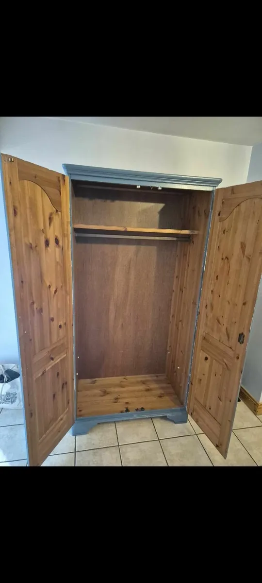Wardrobe & Table - Image 2