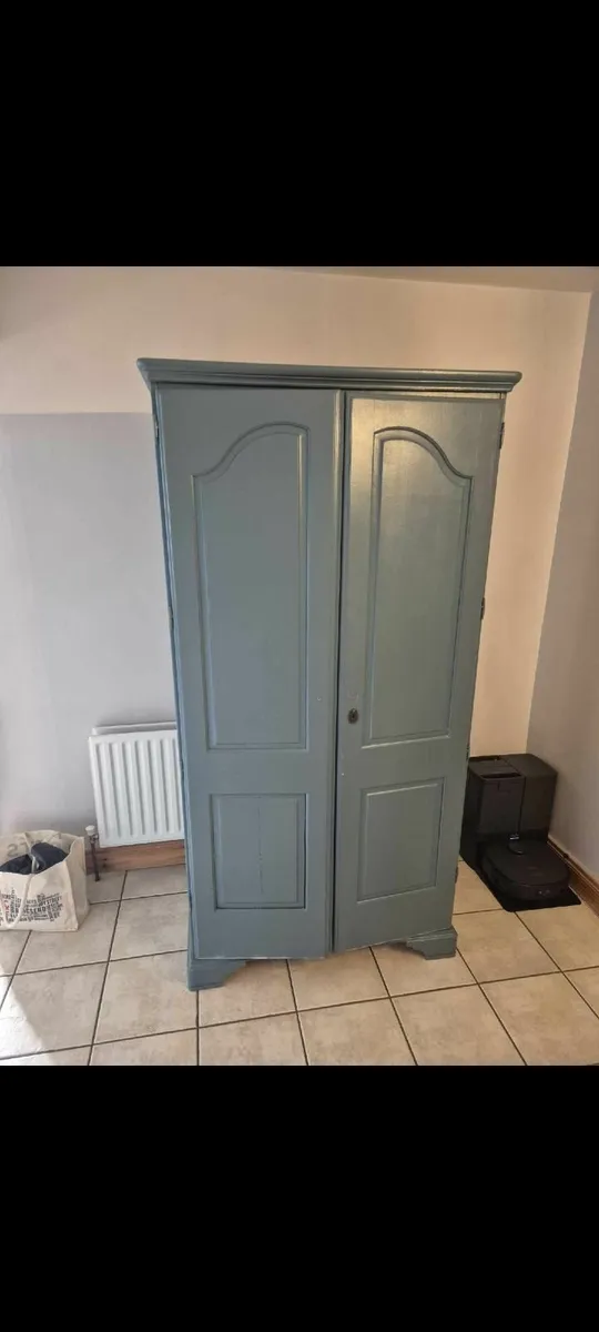 Wardrobe & Table - Image 1