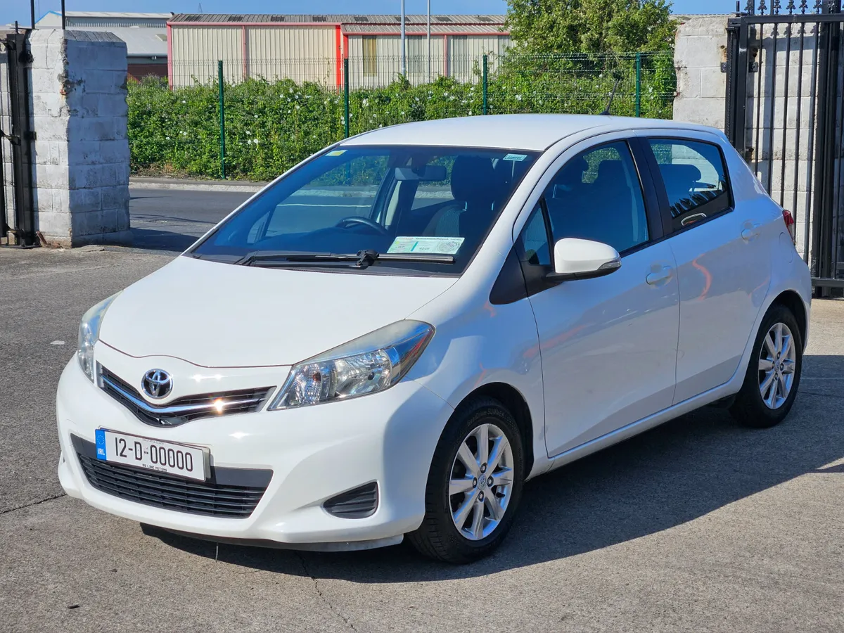 2012 Toyota Yaris Luna - Image 3