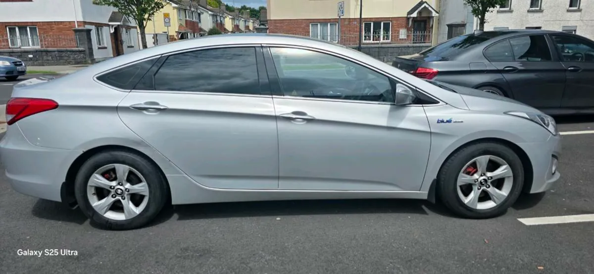 2012 Hyundai i40 Executive 4DR - Image 1