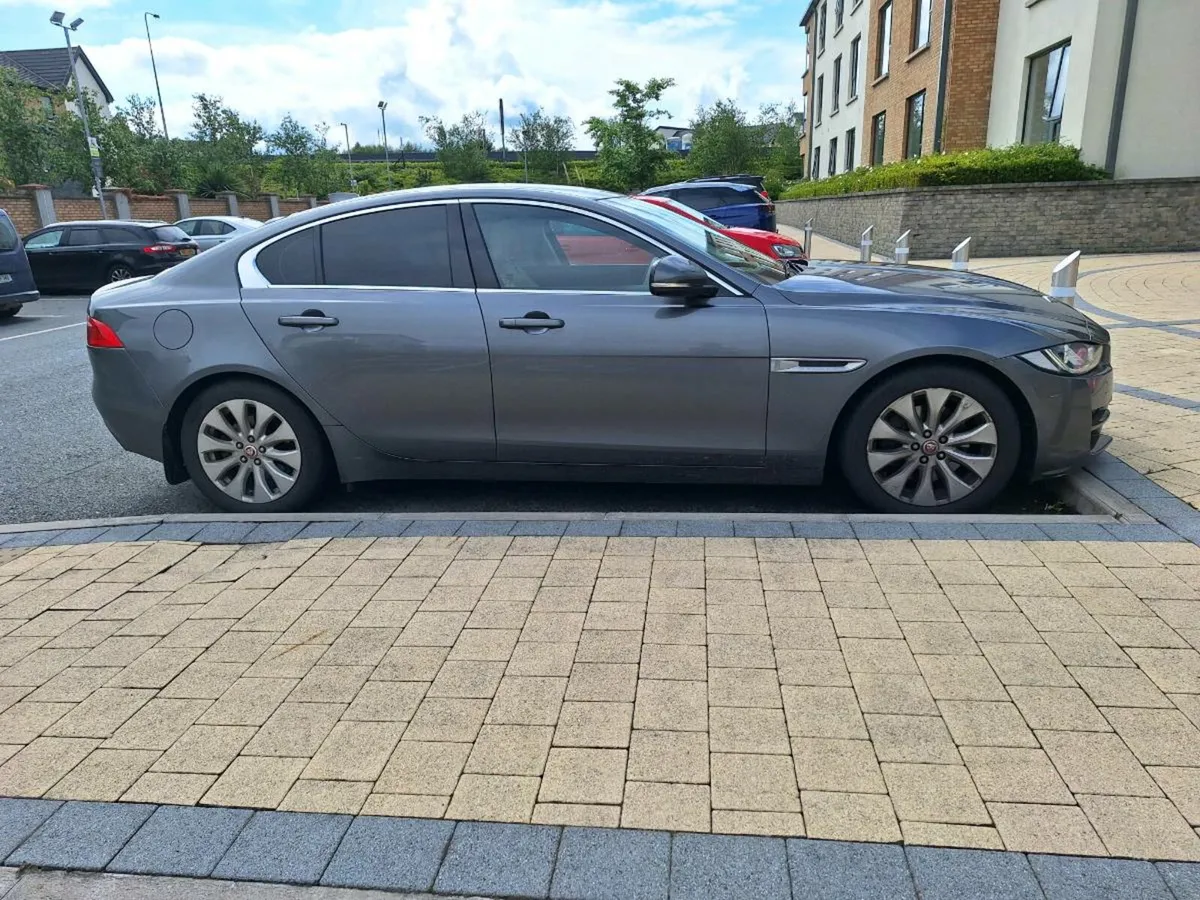Jaguar XE Automatic - Image 2