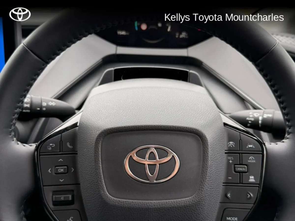 Toyota Prius Plug-in Hybrid - Image 2