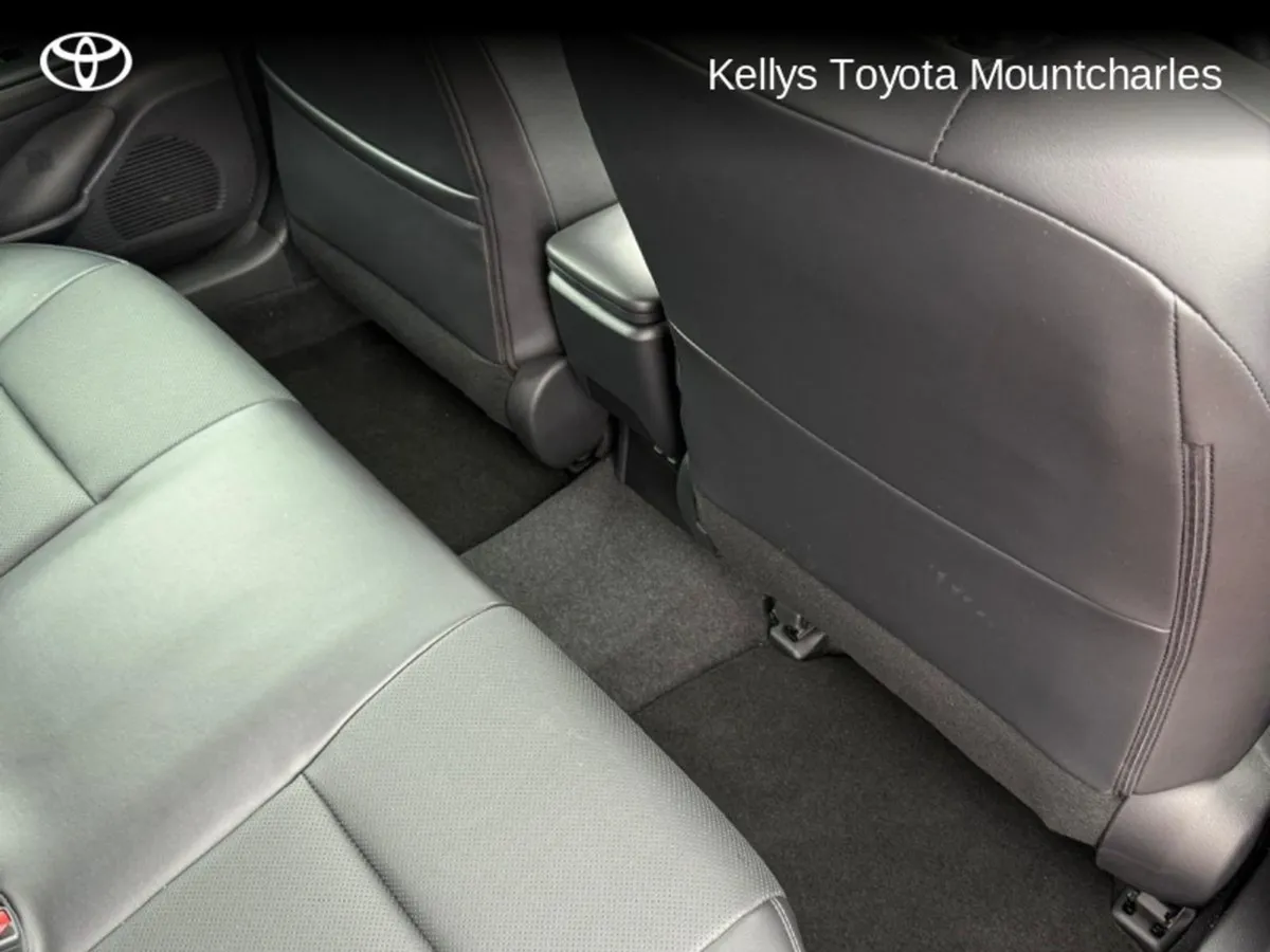 Toyota Prius Plug-in Hybrid - Image 4