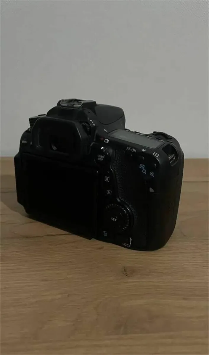 Canon EOS 70D DSLR Camera - Image 4