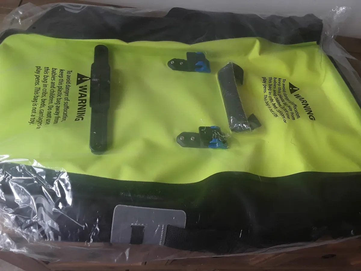 Unwanted gift Lifeline brand new bicycle pannier - Image 2