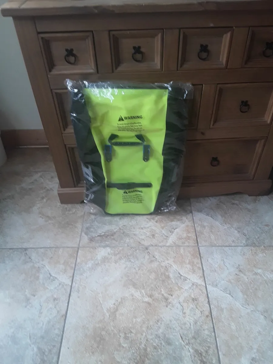 Unwanted gift Lifeline brand new bicycle pannier - Image 3