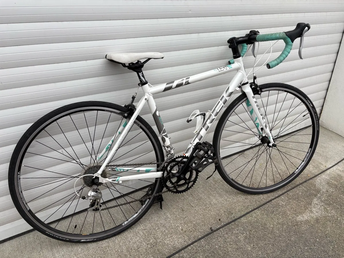 Trek Lexa Womens Bicycle - Image 2