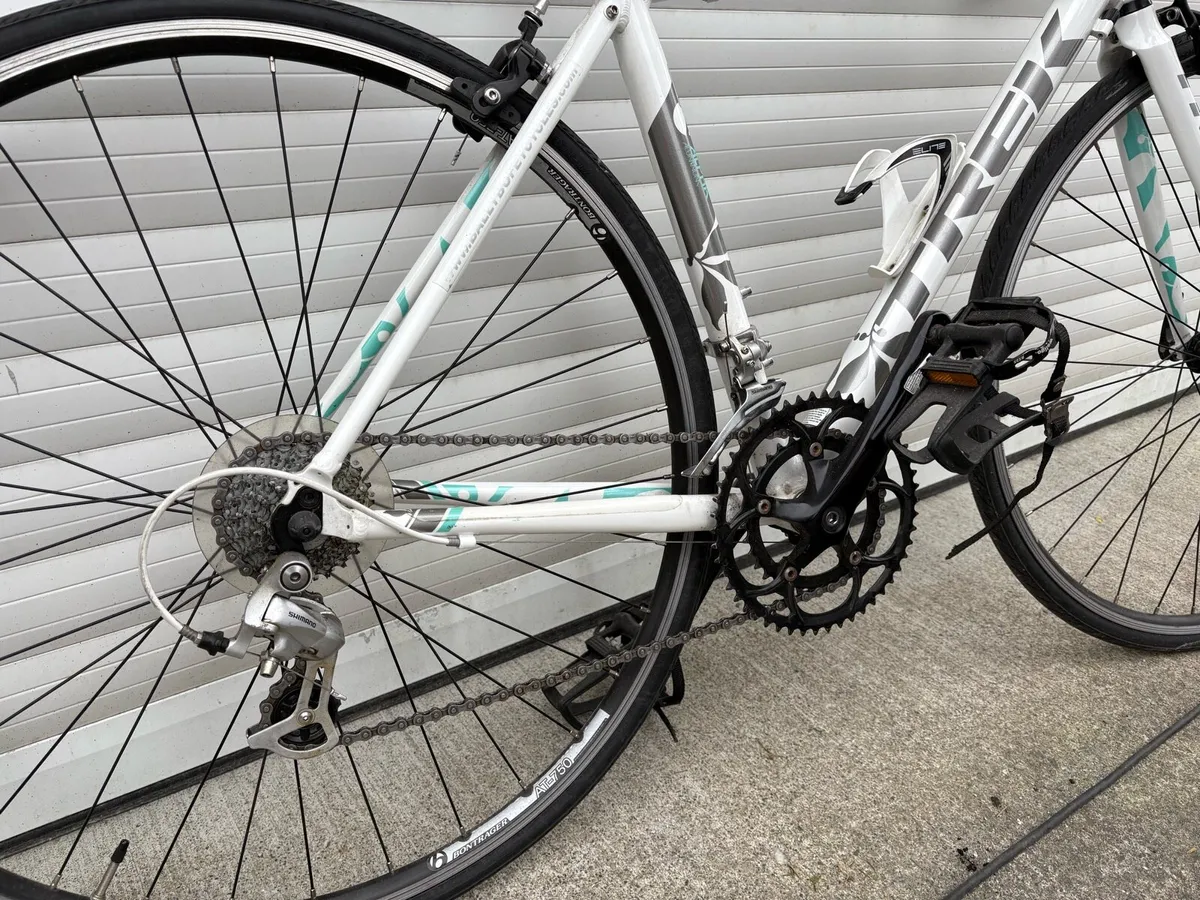 Trek Lexa Womens Bicycle - Image 4