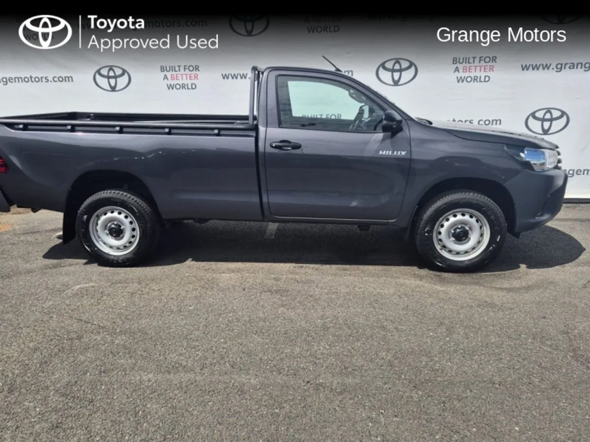 Toyota HiLux 2.4 DLX Single Cab v.a.t Invoice Ava - Image 3