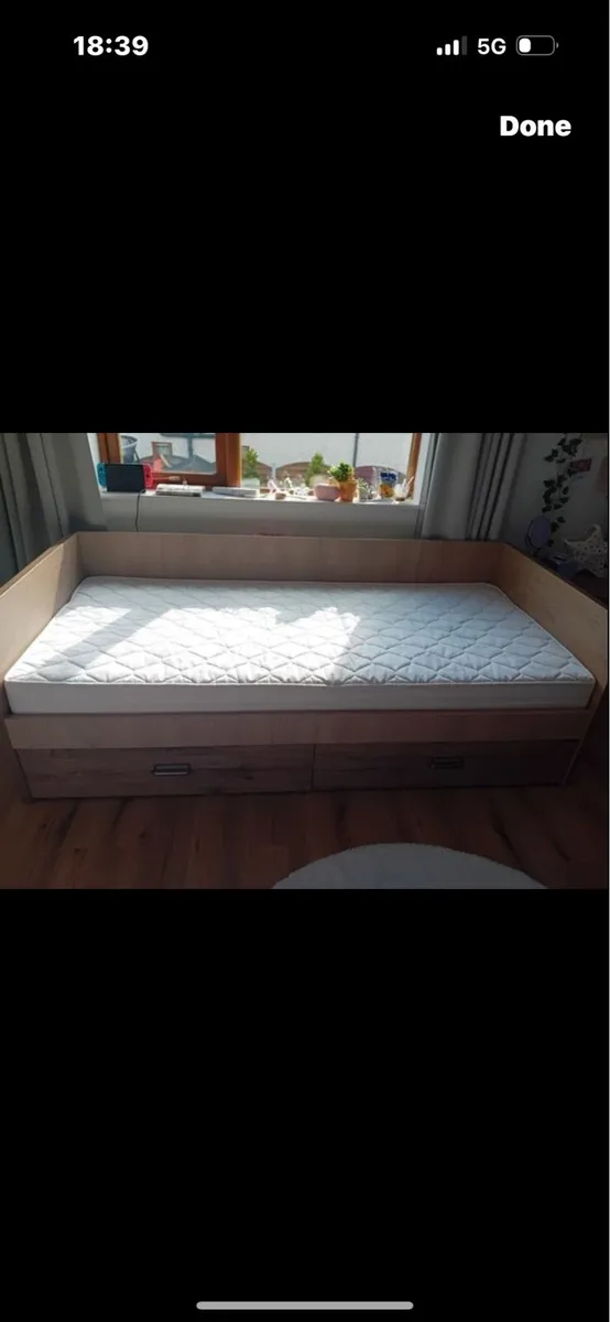 Bed and mattress - Image 2