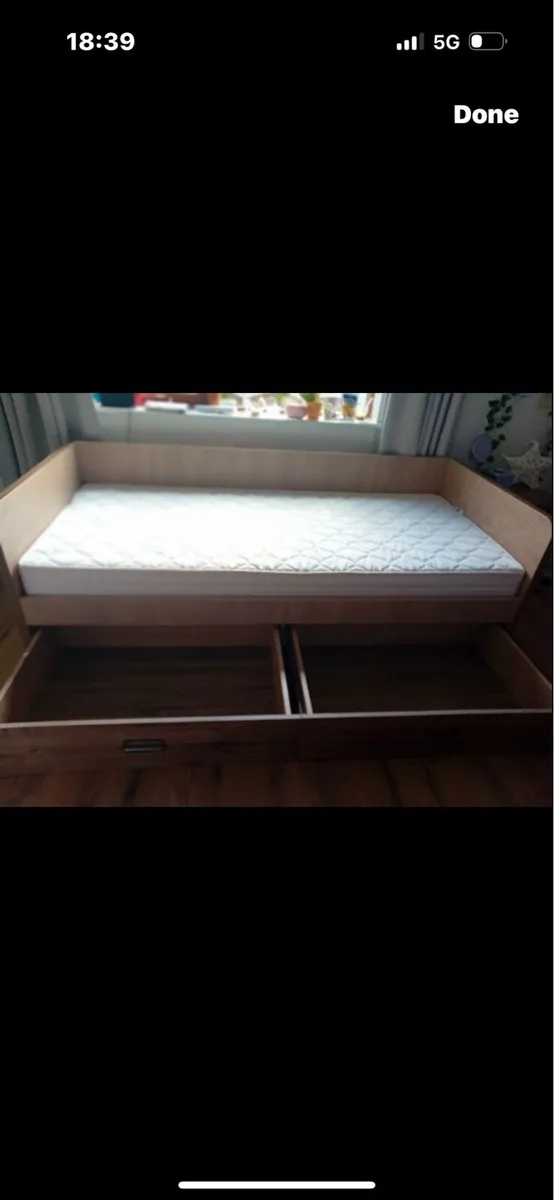 Bed and mattress - Image 4