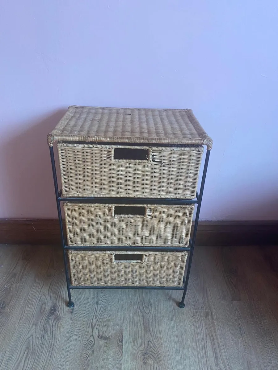 Wicker drawers - Image 1