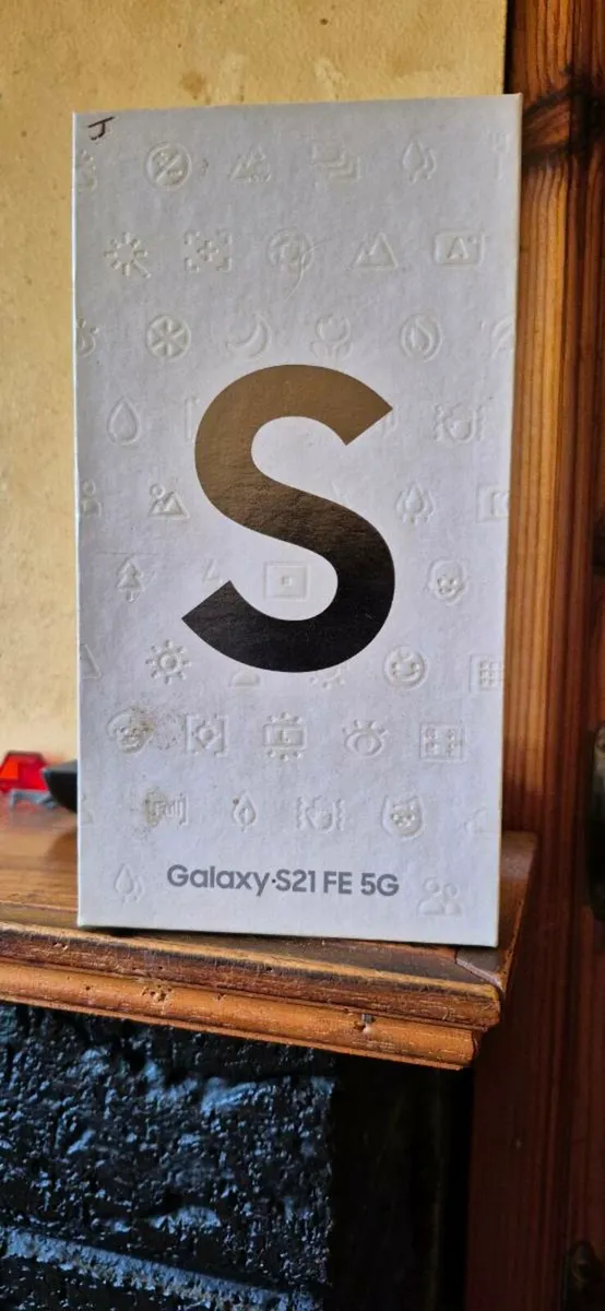 Samsung S21 FE 5G - Image 1