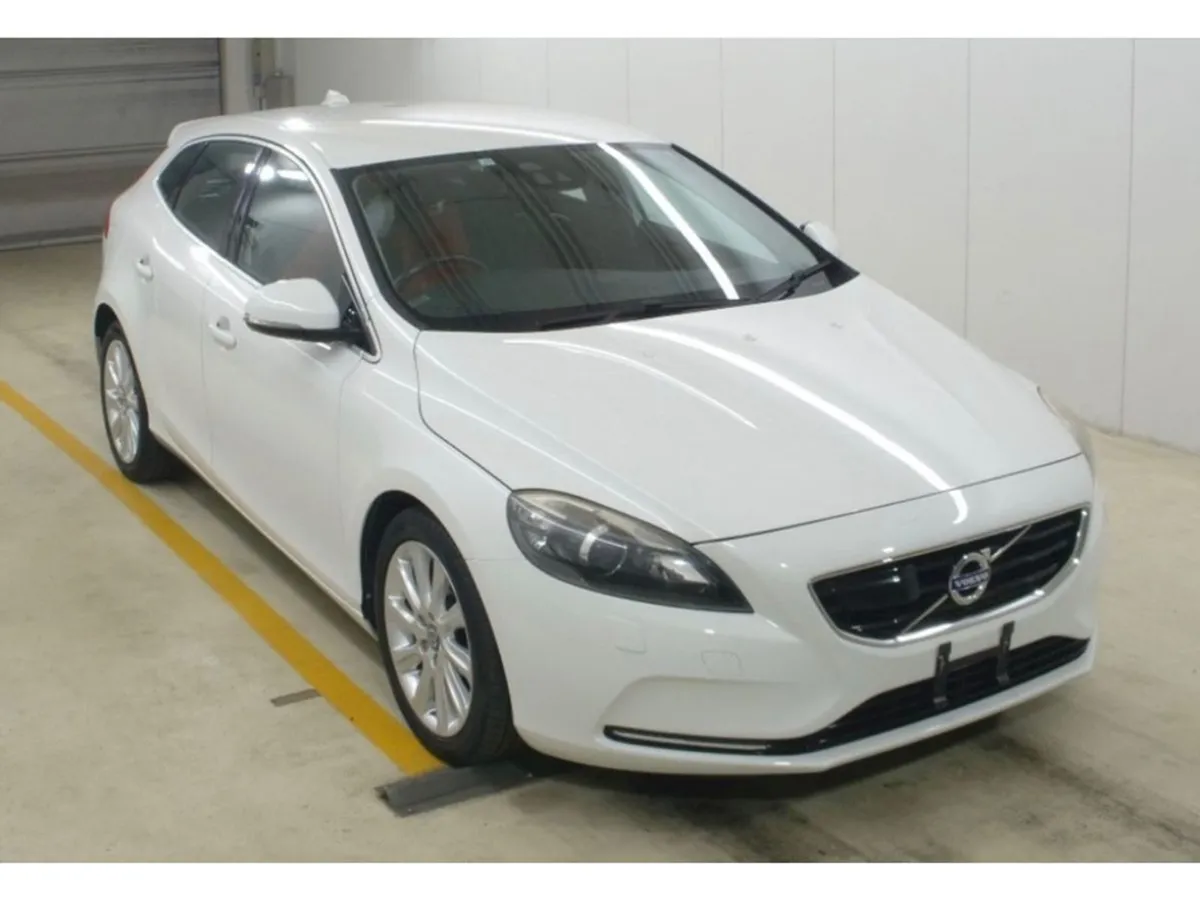 Volvo V40 1.6 T4 Auto - Image 1