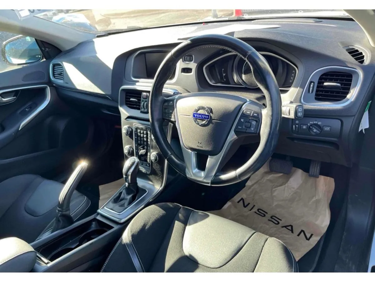Volvo V40 1.6 T4 Auto - Image 3