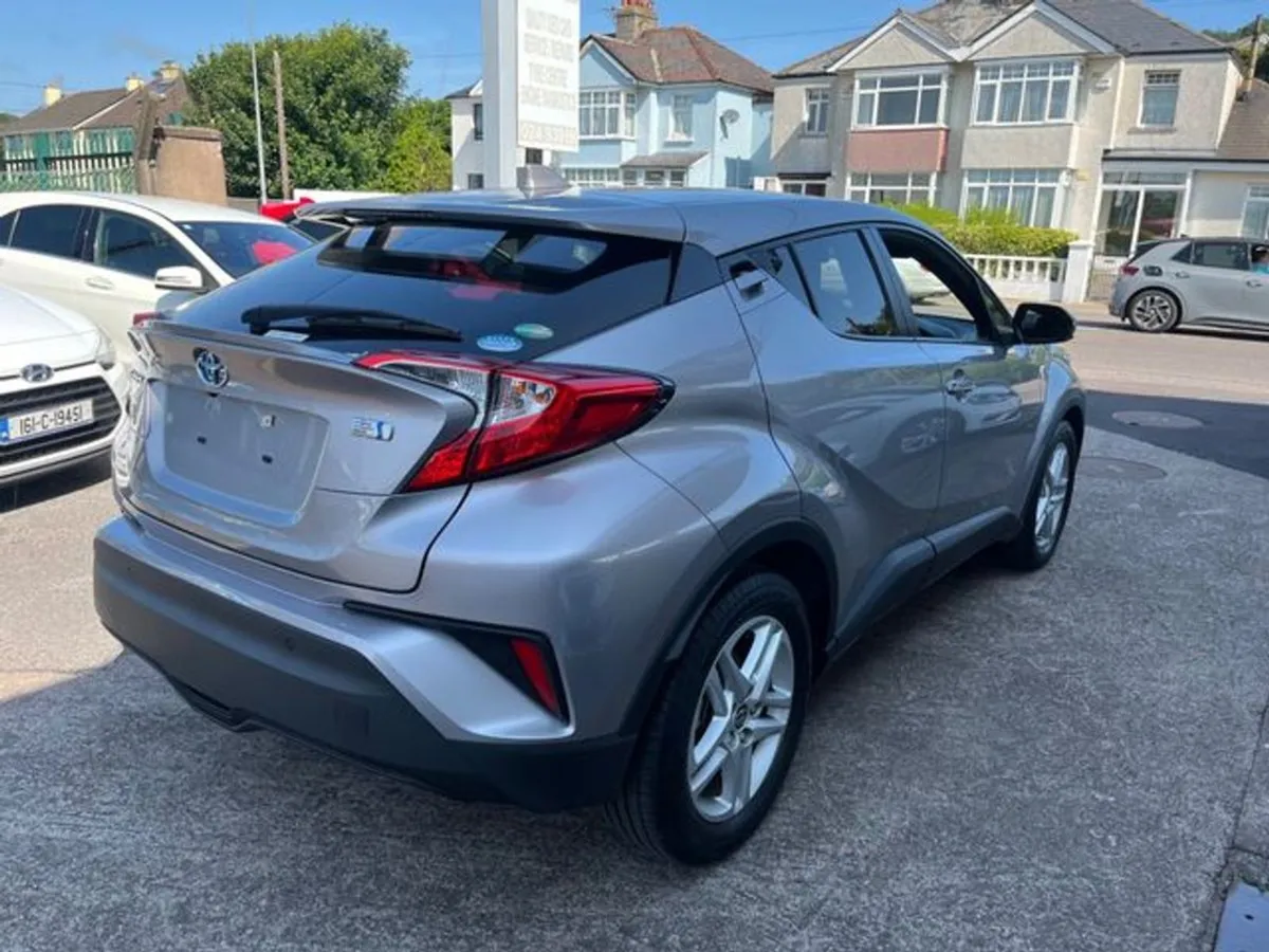 Toyota C-HR Hybrid Automatic - Image 3