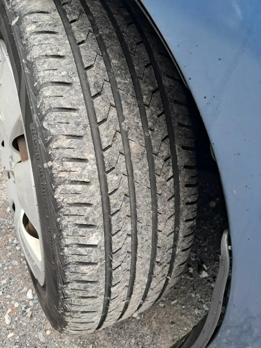 Toyota Yaris 2009 - Image 2