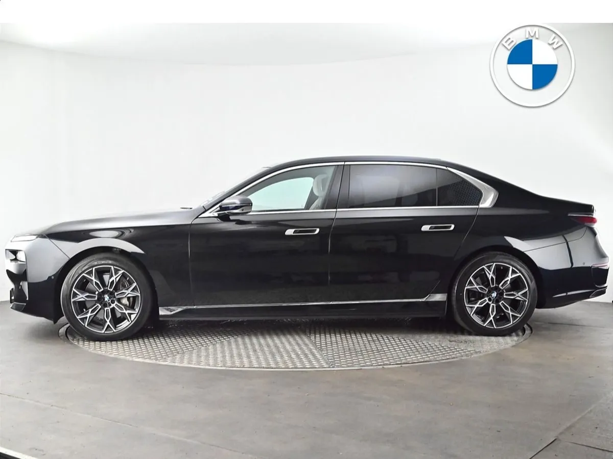 BMW i7 Xdrive60 Excellence - Image 3