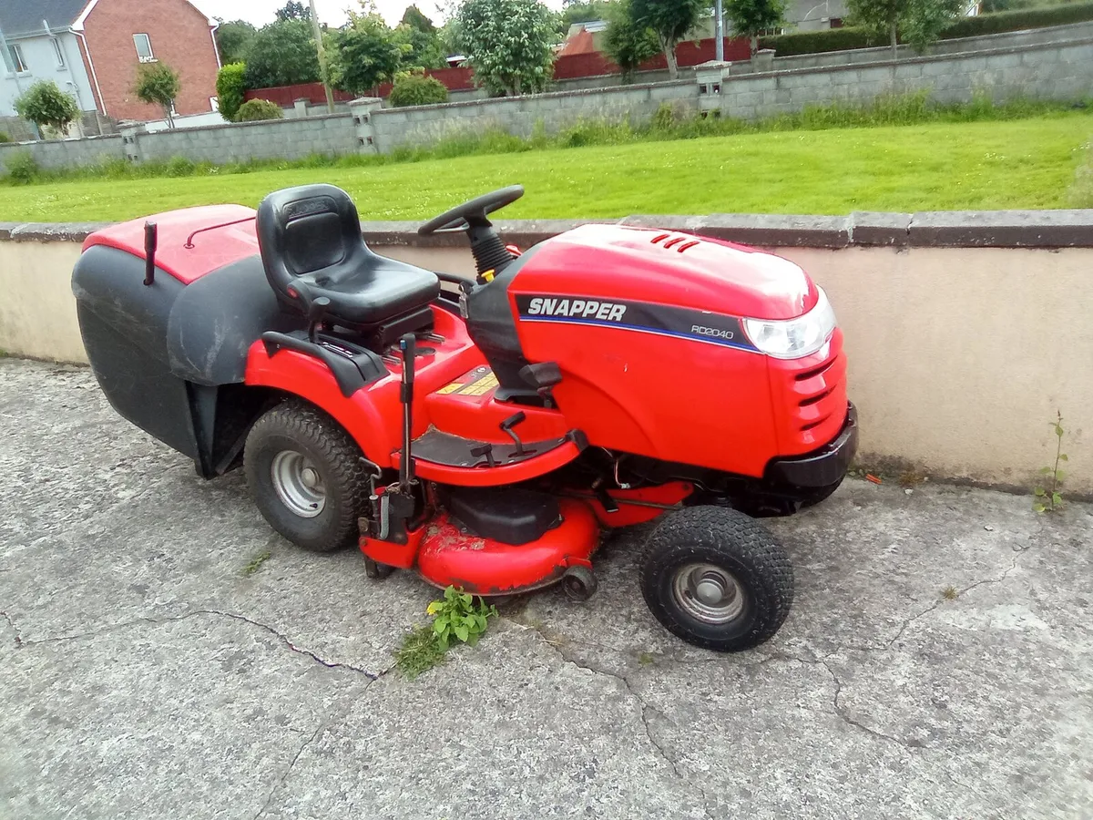 Snapper Ride on lawnmower - Image 1