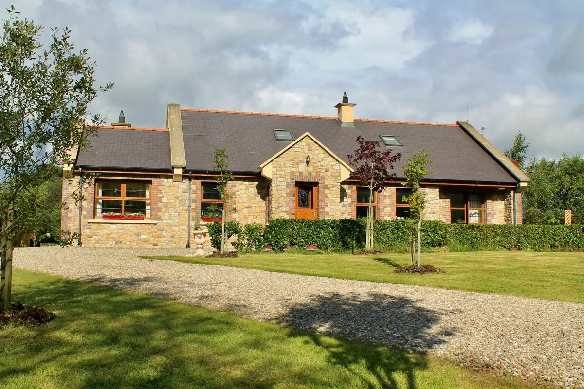 DONEGAL RALLY/ ROOMS - Image 1