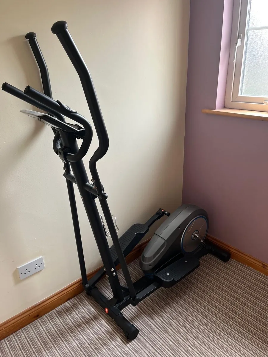Cross trainer