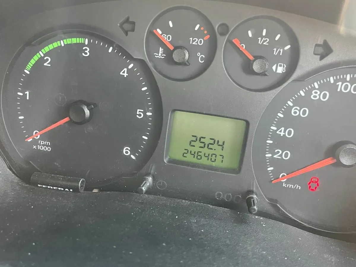 Campervan Transit 2007 2.2L - Image 3