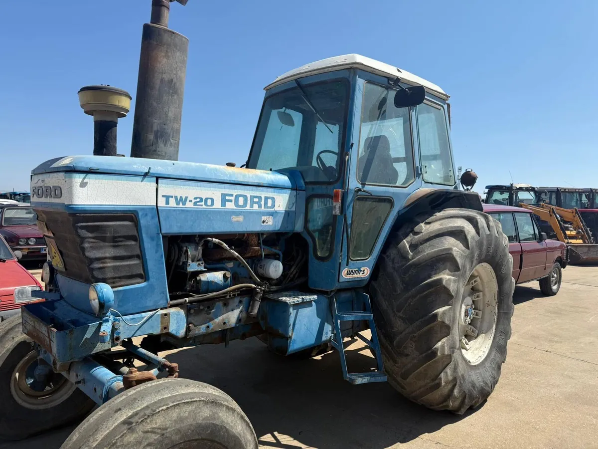 Ford TW20 Cab & Body Panels - Image 1
