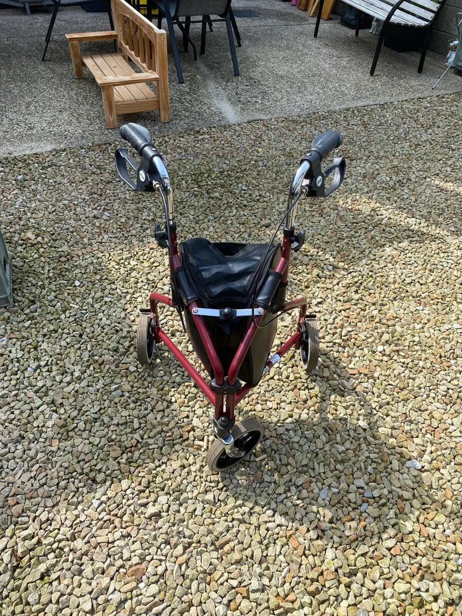 Fold up walker with brakes - Image 1