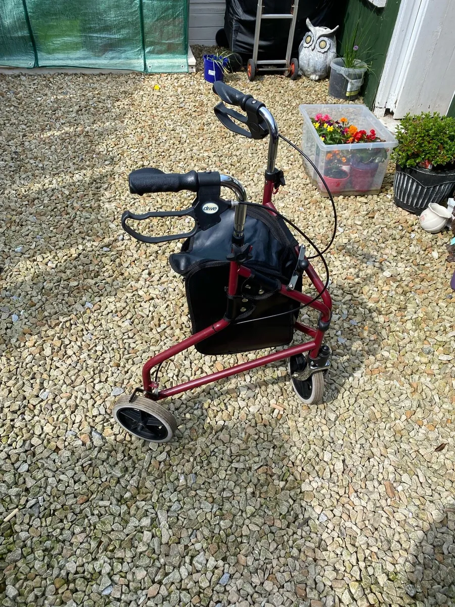 Fold up walker with brakes - Image 2