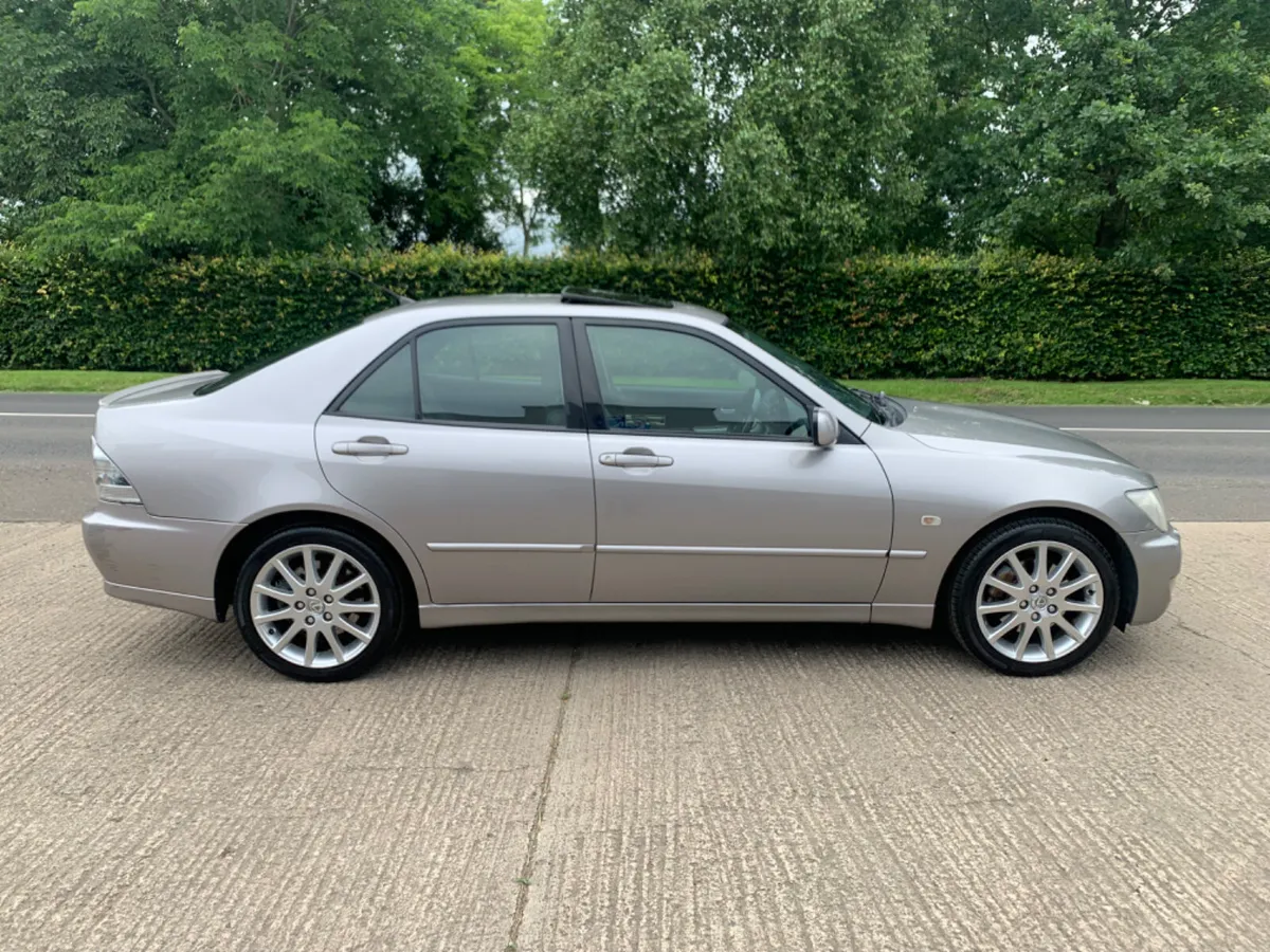 2004 LEXUS IS200 LE | BLACK LEATHER | SUNROOF - Image 2