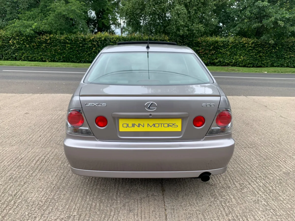 2004 LEXUS IS200 LE | BLACK LEATHER | SUNROOF - Image 3
