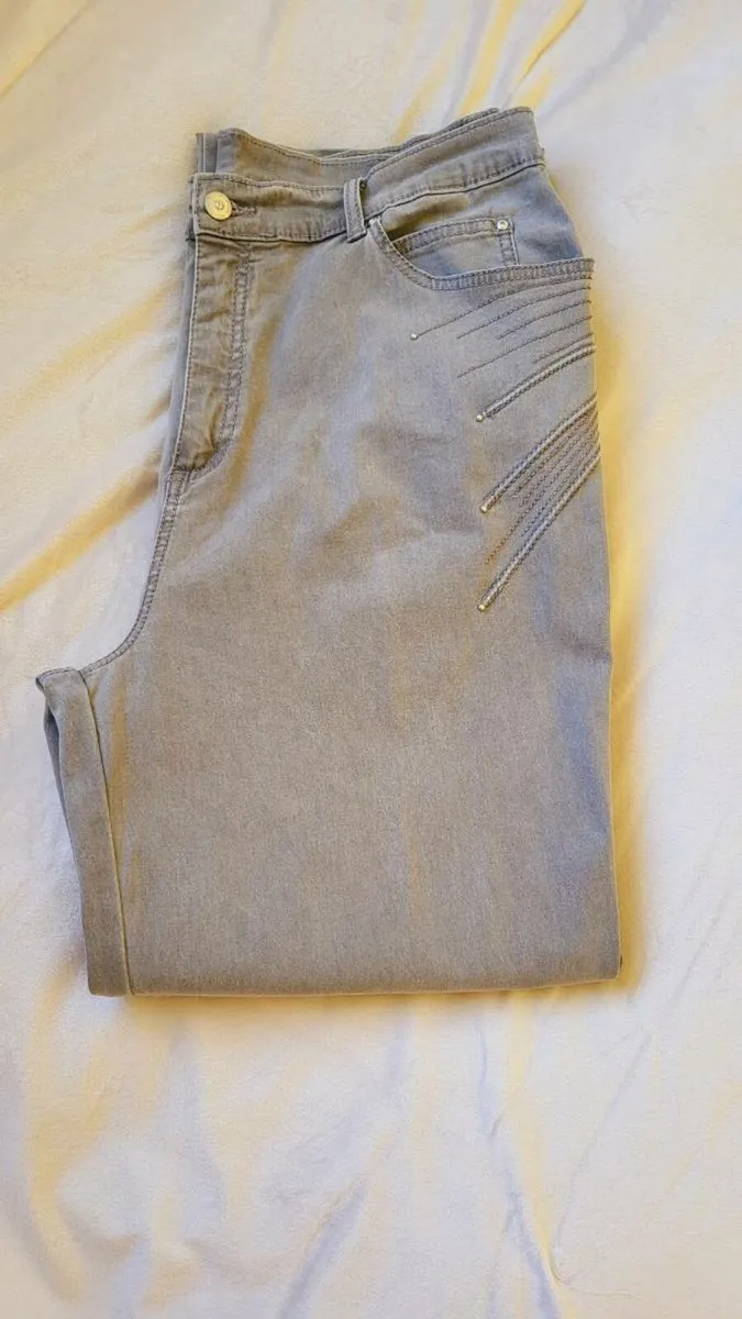 Womens trousers size uk 22-24 - Image 1