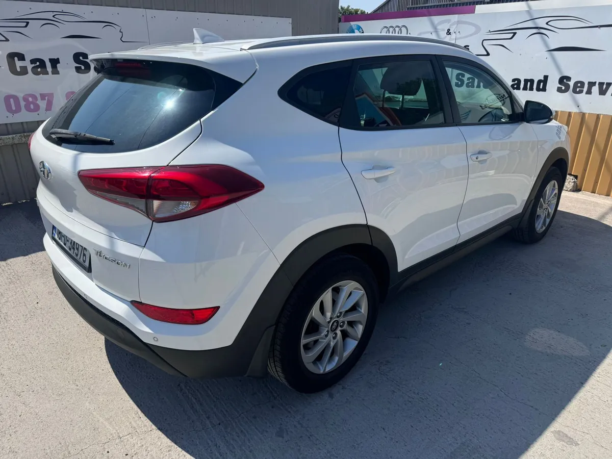 2018 Hyundai Tucson  1.7D  Executive Low Miles - Image 2