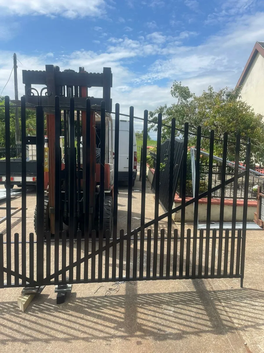 Entrance gates - Image 4