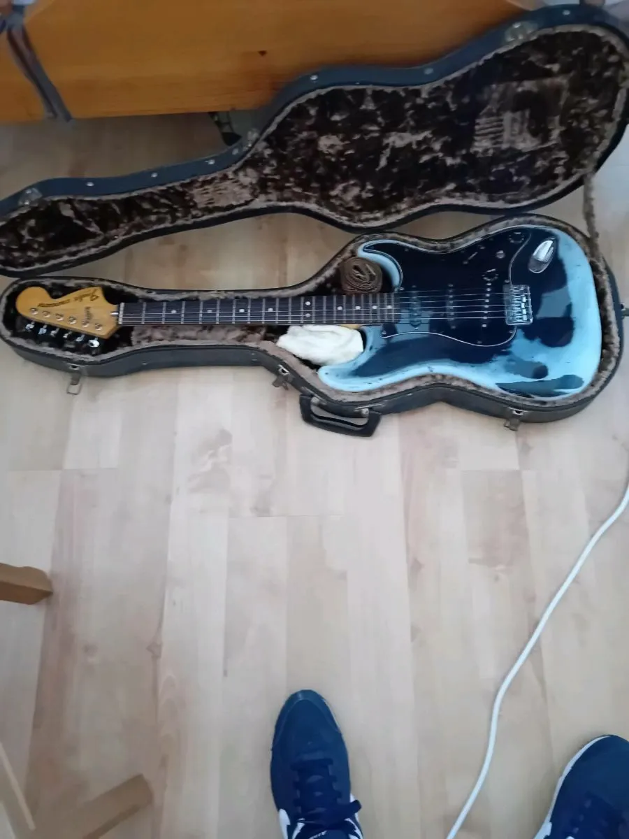 Electric guitar