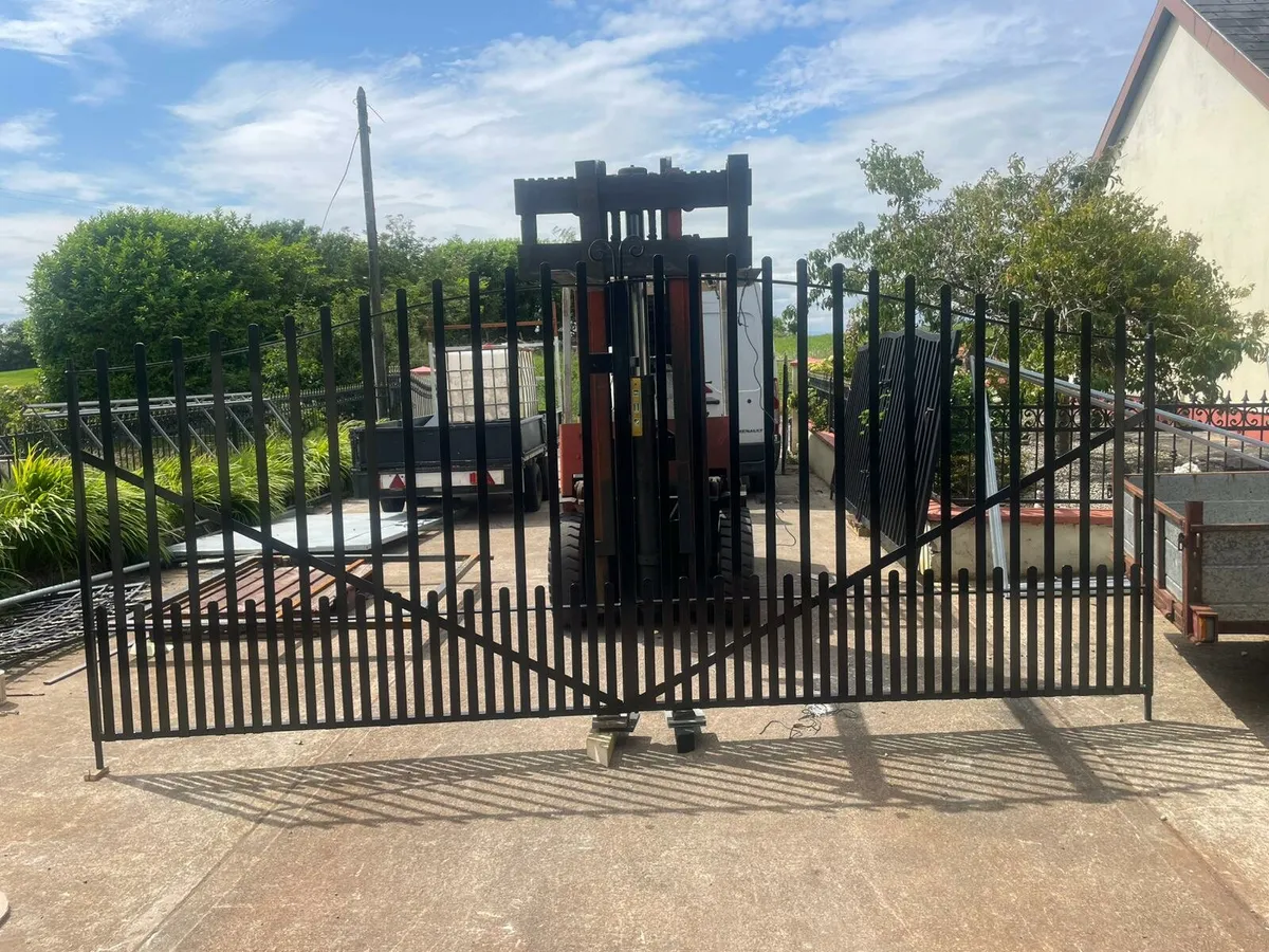 Entrance gates - Image 1