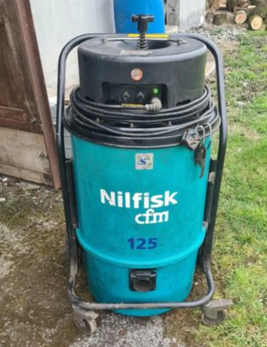 Nikfisk CFM 125 vacuum hoover