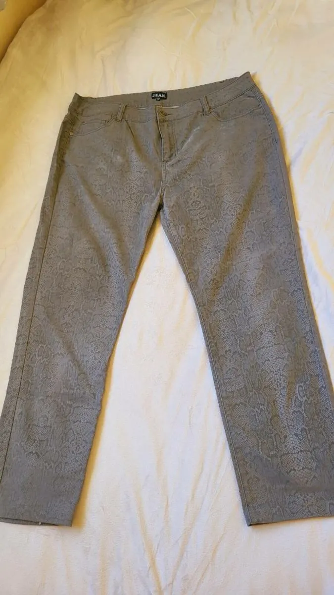 Womens Trousers size uk 22-24 - Image 2