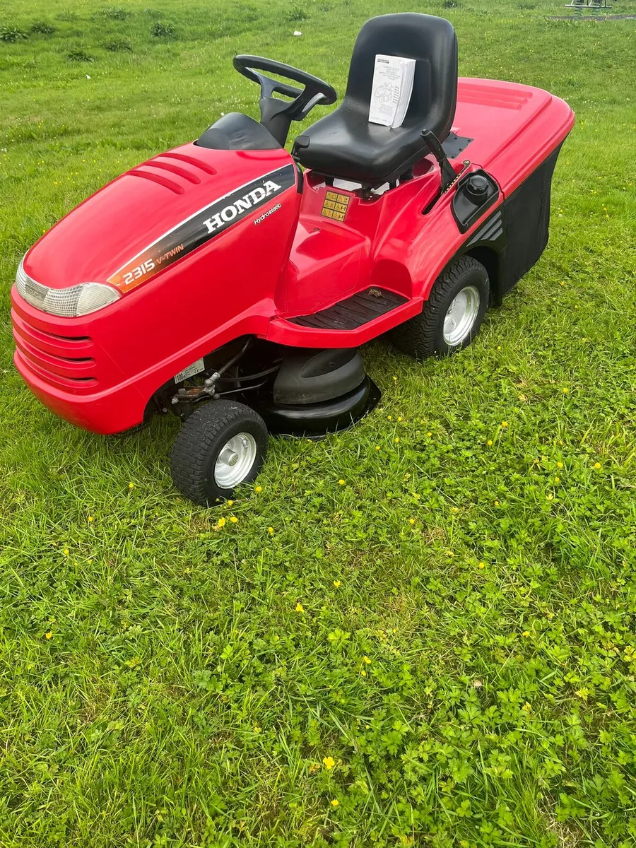 Honda 2315 petrol ride on lawnmower - Image 2