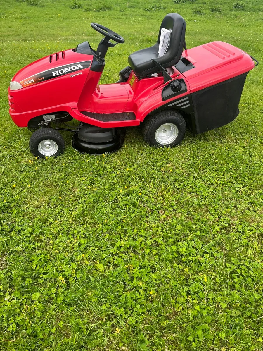 Honda 2315 petrol ride on lawnmower - Image 3