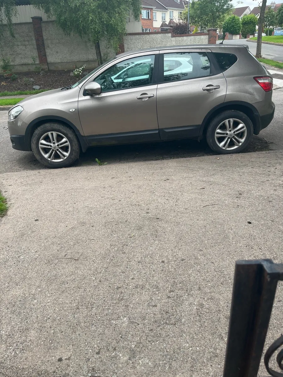 Car for sale. Needs clutch - Image 1