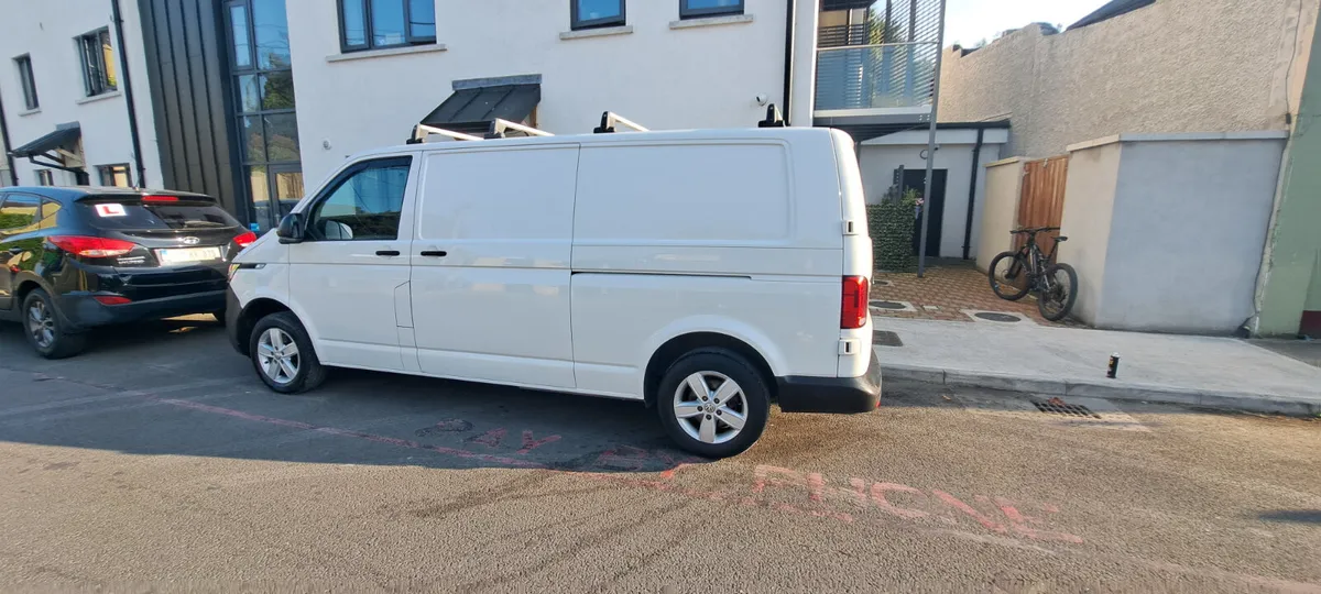 Volkswagen Transporter 2021 - Image 2