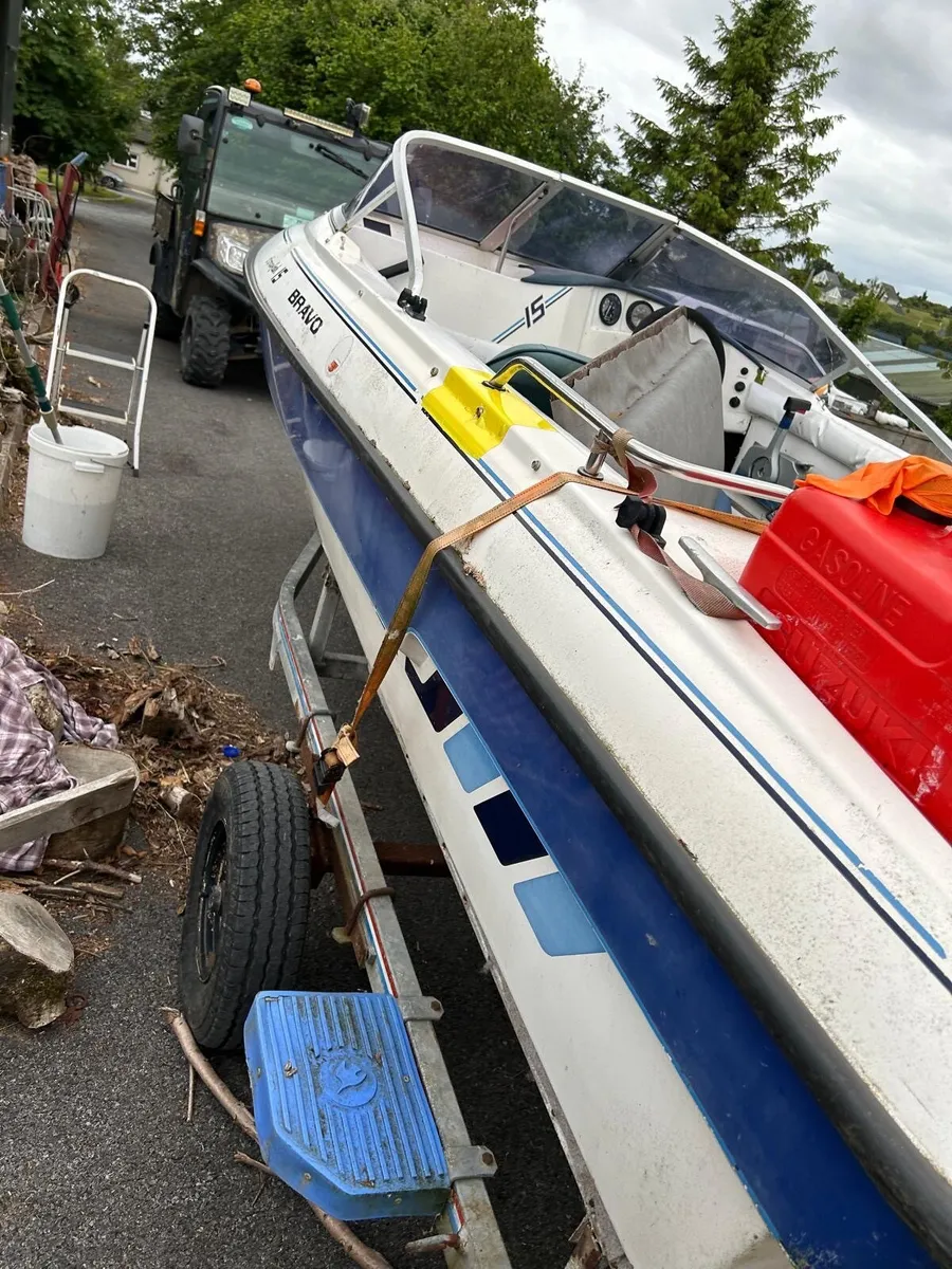 Boat engine and trailer - Image 2