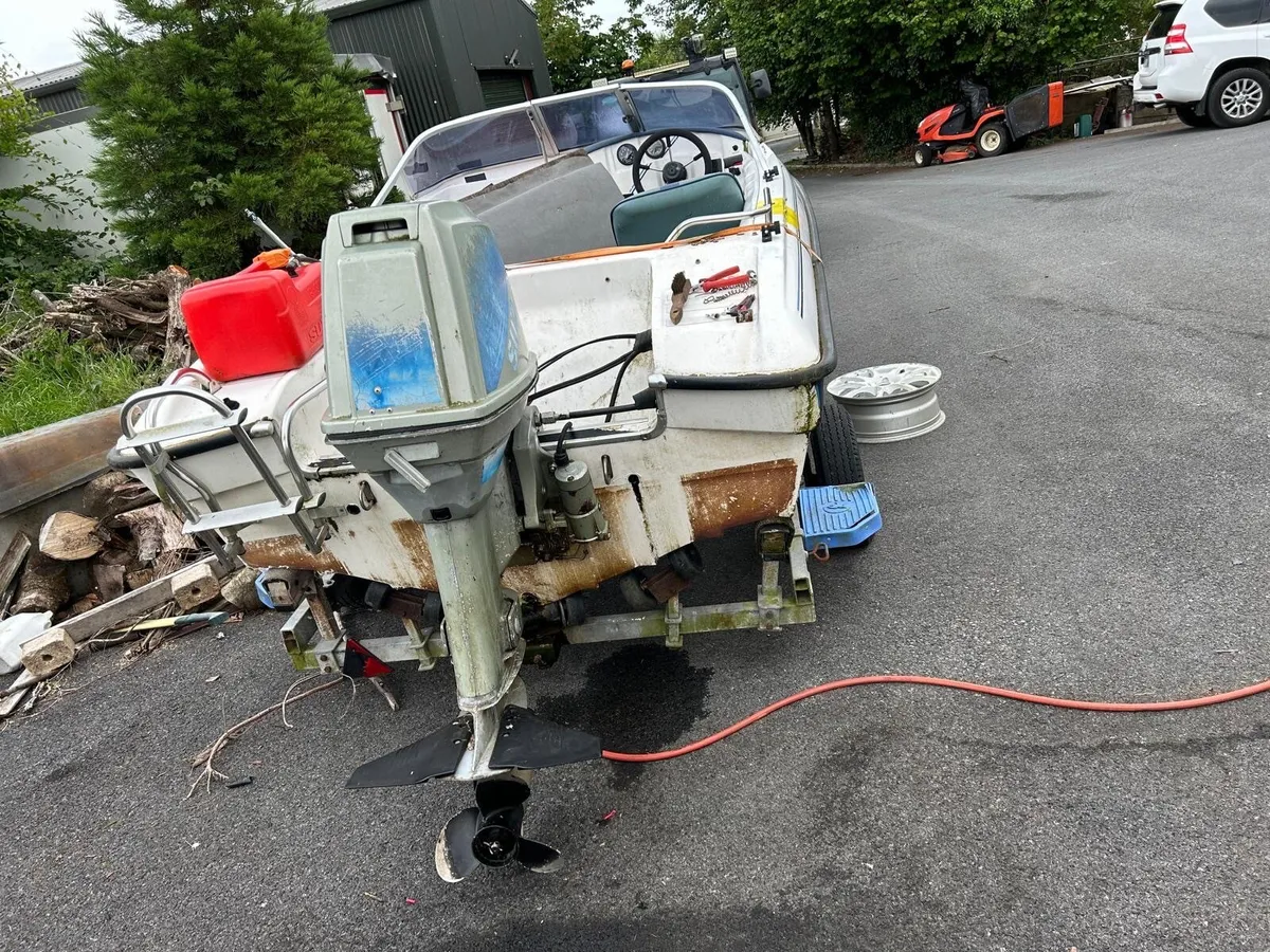 Boat engine and trailer - Image 3